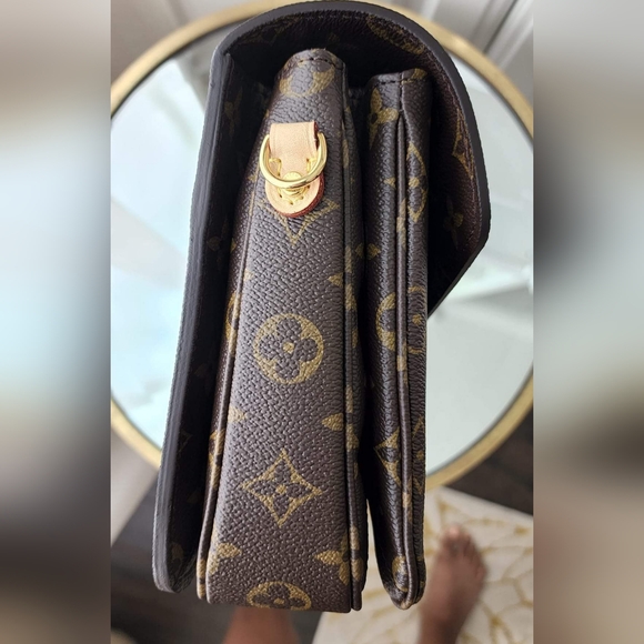 NEW Authentic Louis Vuitton Pochette Metis Mongram - Picture 4 of 16